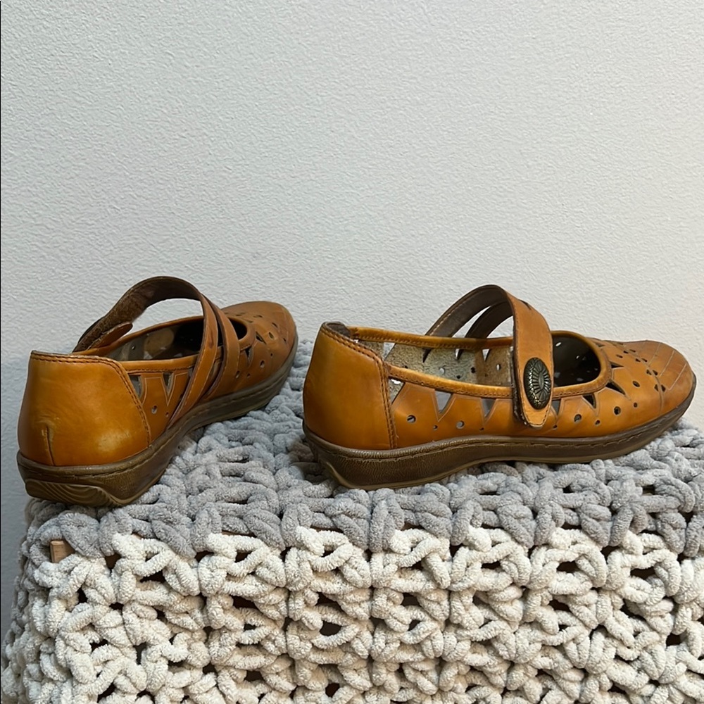 Umberto Raffini Tan Leather Mary Jane Flat with Perforated Design - Picture 8 of 14